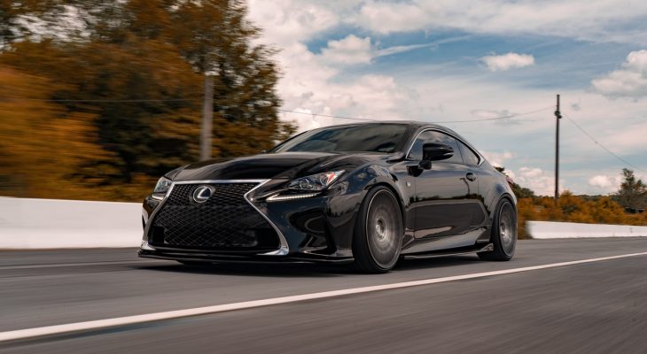 czarny lexus